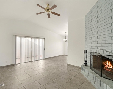 8037 N 40th Avenue - Photo Thumbnail 4