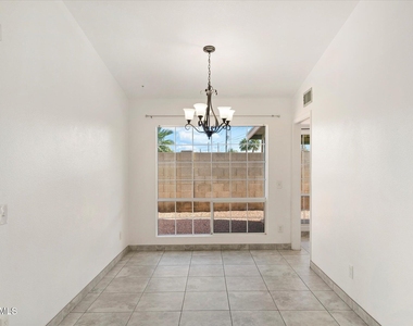 8037 N 40th Avenue - Photo Thumbnail 10