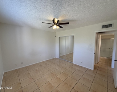 415 N 64th Place - Photo Thumbnail 4