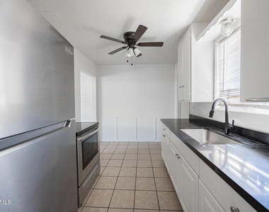 1915 N 26th Place - Photo Thumbnail 10