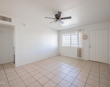 1915 N 26th Place - Photo Thumbnail 4