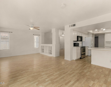 1343 E Angela Drive - Photo Thumbnail 12