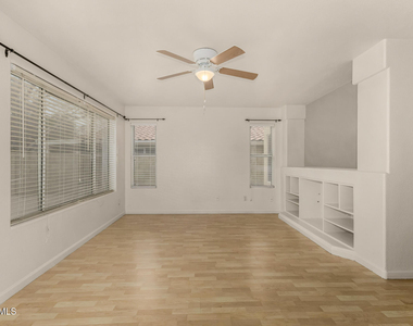 1343 E Angela Drive - Photo Thumbnail 10