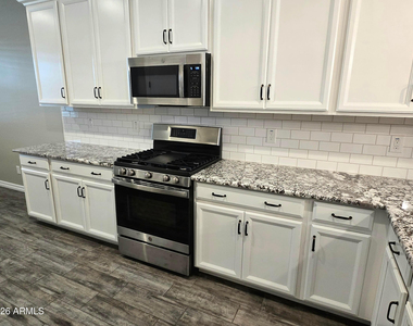 2822 W Blue River Drive - Photo Thumbnail 10