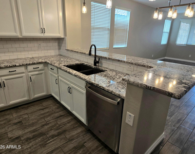 2822 W Blue River Drive - Photo Thumbnail 9