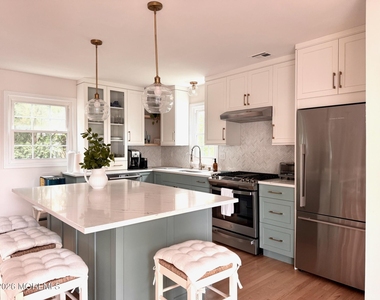 561 Monmouth Avenue - Photo Thumbnail 4