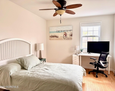 561 Monmouth Avenue - Photo Thumbnail 15
