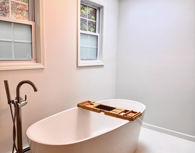 561 Monmouth Avenue - Photo Thumbnail 28