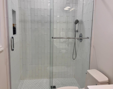 561 Monmouth Avenue - Photo Thumbnail 16