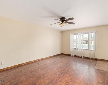 319 E Riviera Drive - Photo Thumbnail 2