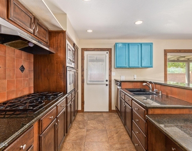 319 E Riviera Drive - Photo Thumbnail 11