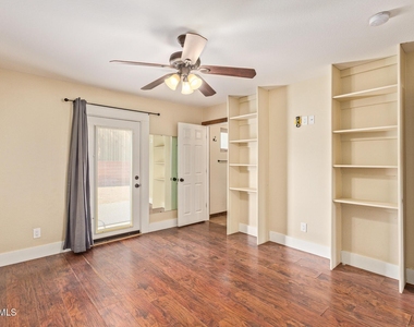 319 E Riviera Drive - Photo Thumbnail 13