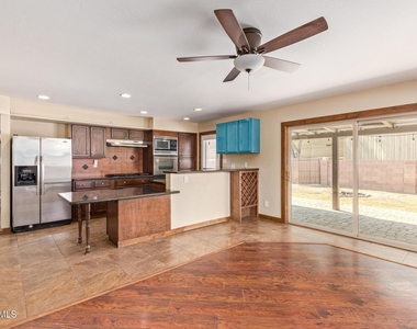 319 E Riviera Drive - Photo Thumbnail 6