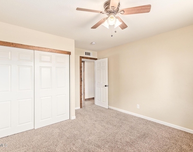 319 E Riviera Drive - Photo Thumbnail 20