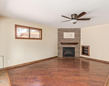 319 E Riviera Drive - Photo Thumbnail 4