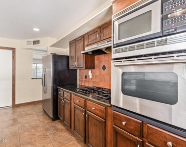 319 E Riviera Drive - Photo Thumbnail 10