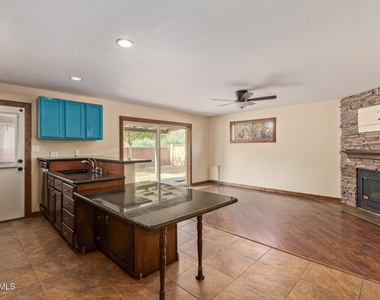 319 E Riviera Drive - Photo Thumbnail 7