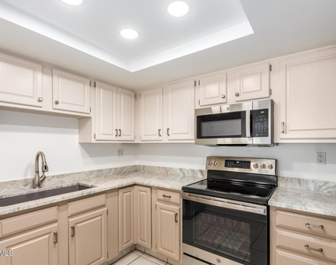 7840 E Camelback Road - Photo Thumbnail 4