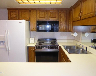 10330 W Thunderbird Boulevard - Photo Thumbnail 7