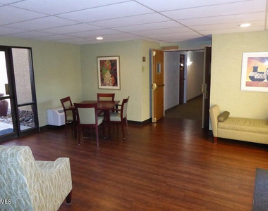 10330 W Thunderbird Boulevard - Photo Thumbnail 15
