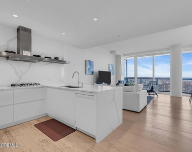 1101 Ocean Avenue N - Photo Thumbnail 5