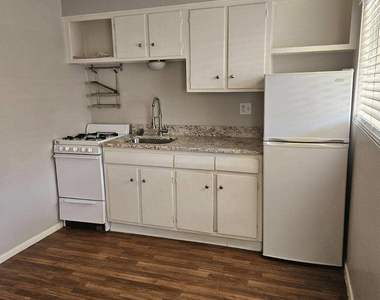 302 W Medlock Drive - Photo Thumbnail 6