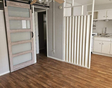302 W Medlock Drive - Photo Thumbnail 5