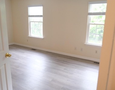 93 Oak Lane - Photo Thumbnail 8