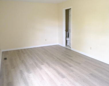 93 Oak Lane - Photo Thumbnail 10