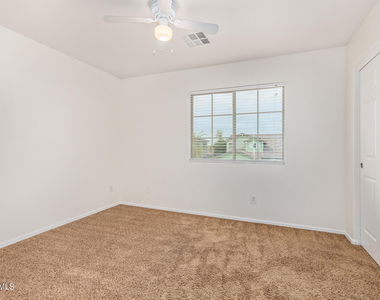 2521 W Desert Spring Way - Photo Thumbnail 30