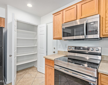 2521 W Desert Spring Way - Photo Thumbnail 18