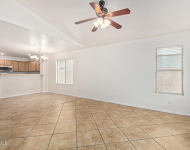 2521 W Desert Spring Way - Photo Thumbnail 13