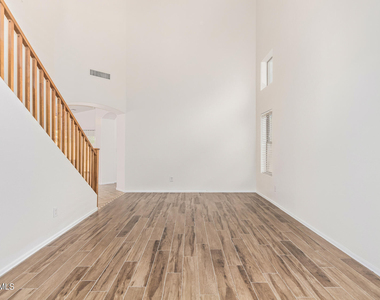 2521 W Desert Spring Way - Photo Thumbnail 8