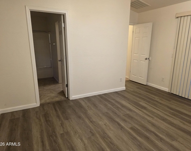 2521 W Desert Spring Way - Photo Thumbnail 22