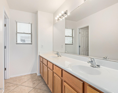 2521 W Desert Spring Way - Photo Thumbnail 33
