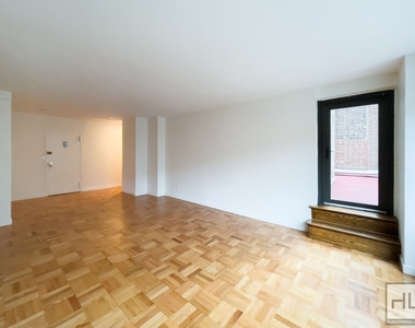 East 55 Street - Photo Thumbnail 1