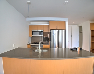 Spruce Street - Photo Thumbnail 21