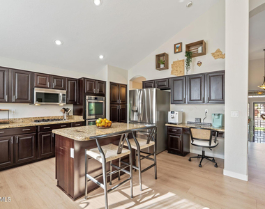 6943 W Tether Trail - Photo Thumbnail 15