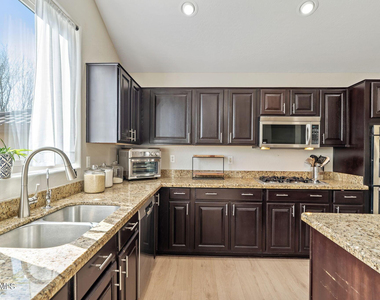 6943 W Tether Trail - Photo Thumbnail 12