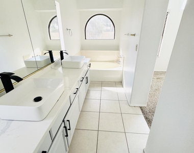 12770 N 89th Street - Photo Thumbnail 12
