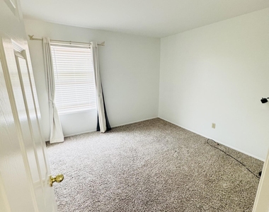 12770 N 89th Street - Photo Thumbnail 22