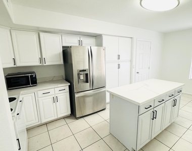 12770 N 89th Street - Photo Thumbnail 8