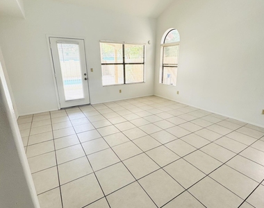 12770 N 89th Street - Photo Thumbnail 11