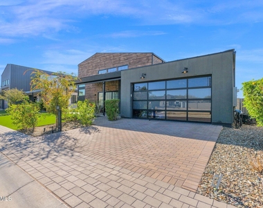8430 S 10th Lane - Photo Thumbnail 2