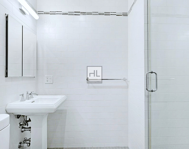 East 70th Street - Photo Thumbnail 4