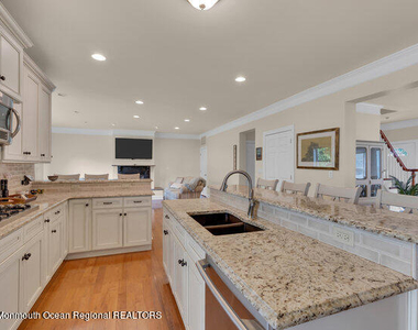 42 Pitney Avenue - Photo Thumbnail 21