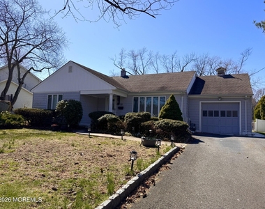 70 Maryland Avenue - Photo Thumbnail 13