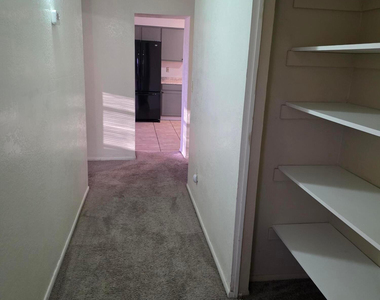 504 N Roosevelt Avenue - Photo Thumbnail 11
