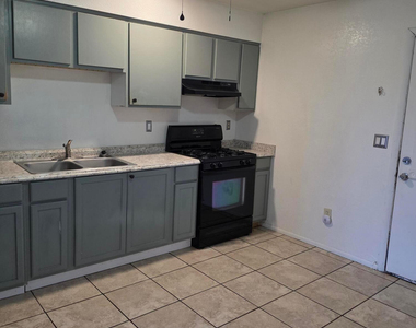 504 N Roosevelt Avenue - Photo Thumbnail 13