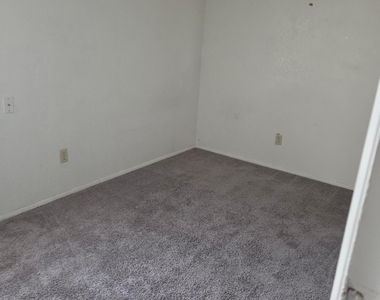 504 N Roosevelt Avenue - Photo Thumbnail 6